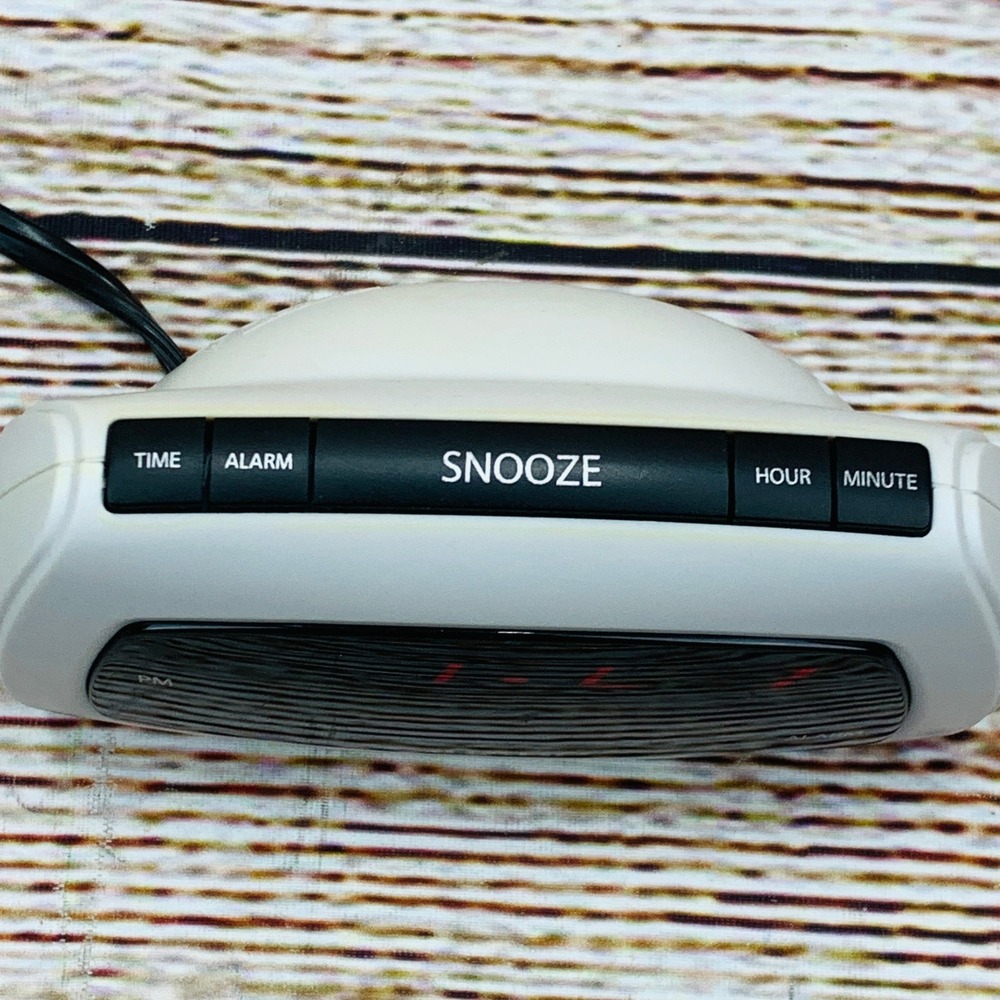 Sharp Digital Alarm Clock Red LED Display Snooze Feature SPC085 - Picture 2 of 7